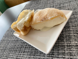 「ローソン Uchi Cafe’ ホボクリム ほぼほぼクリームのシュー とろ～りミルク」のクチコミ画像 by チキクロさん