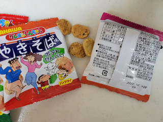 「HAYAKAWA クレヨンしんちゃん ポテトせんべい やきそば味 4個」のクチコミ画像 by レビュアーさん