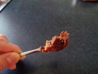 「ファミリーマート 生チョコを使ったチョコケーキのバウム」のクチコミ画像 by しろねこエリーさん