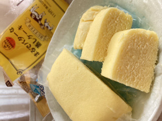 「ファミリーマート ファミマ・ベーカリー まるでバターな蒸しケーキ」のクチコミ画像 by もぐミさん
