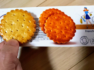 「ウイングエース Un gourmand A PARIS ガレットクッキー 箱120g」のクチコミ画像 by おうちーママさん