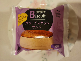 「ファミリーマート バタービスケットサンド 紅茶」のクチコミ画像 by 紫の上さん