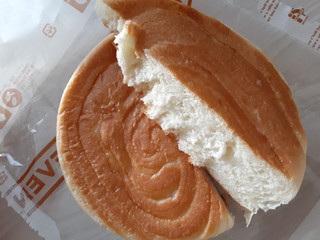 「セブン-イレブン 北海道産牛乳仕込みのしっとりパン」のクチコミ画像 by もこもこもっちさん