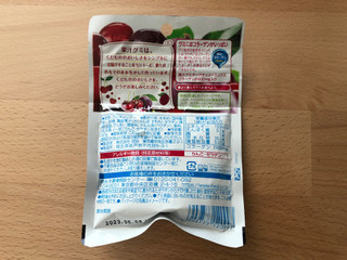 「明治 果汁グミ ダークチェリーミックス 袋47g」のクチコミ画像 by こつめかわうそさん
