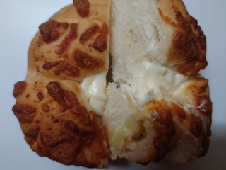 「ローソン とろ～りチーズパン」のクチコミ画像 by レビュアーさん