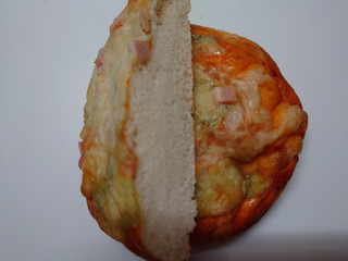 「第一パン ラ・ベットラ バジル香るピザパン」のクチコミ画像 by レビュアーさん