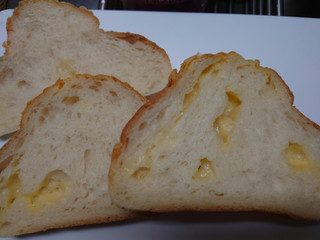 「神戸屋 むぎの詩 チーズカンパーニュ 袋2枚＋ミミ」のクチコミ画像 by レビュアーさん