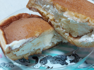 「ローソン Uchi Cafe’ × Milk MILKどらもっち みるく＆香るバター」のクチコミ画像 by 抹茶らてさん