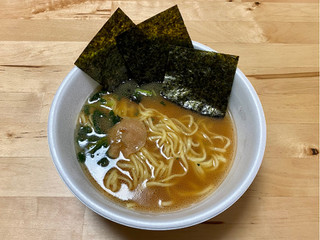 「日清食品 寿々㐂家 すずきや横浜家系豚骨醤油ラーメン」のクチコミ画像 by 踊る埴輪さん