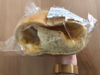 「サミットストア チーズのバタール 1／2」のクチコミ画像 by こつめかわうそさん