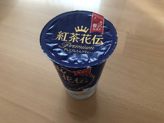 「コカ・コーラ 紅茶花伝 プレミアムミルクティー カップ200ml」のクチコミ画像 by こつめかわうそさん