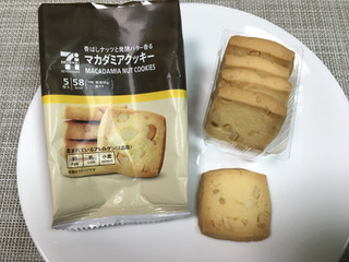 「セブン-イレブン セブンカフェ 発酵バター香る マカダミアクッキー 袋5枚」のクチコミ画像 by レビュアーさん