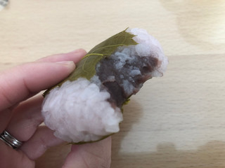 「シャトレーゼ 大島桜の桜餅 1個」のクチコミ画像 by こつめかわうそさん
