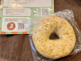 「Gluttony’s Bagel Labo 白ごまプレーンベーグル 1個」のクチコミ画像 by やにゃさん