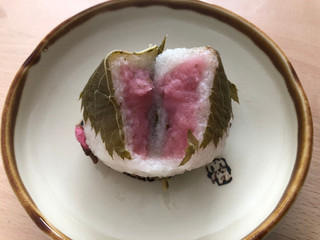 「口福堂 桜餅 桜あん」のクチコミ画像 by こつめかわうそさん