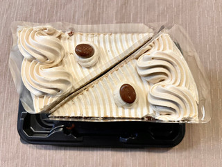 「ヤマザキ 横浜元町で生まれた不二家のモカソフトケーキ 2個」のクチコミ画像 by やにゃさん