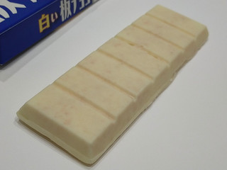 「森永製菓 白い板チョコアイス 箱70ml」のクチコミ画像 by ばぶたろうさん