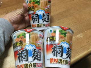 「ファミリーマート ファミマル 桐麺 濃厚鶏白湯しょうゆ」のクチコミ画像 by たかしぃさん