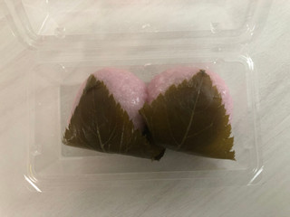 「高松製菓 さくら餅 2個」のクチコミ画像 by こつめかわうそさん