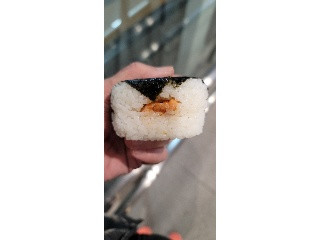ファミリーマート 熟成鮭はらみ