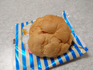 「ヤマザキ 大きなツインシュー クッキークリーム＆ホイップ 袋1個」のクチコミ画像 by しろねこエリーさん