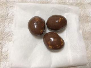 「ロッテ クッキー2倍でザクザクとまらんアーモンドチョコレート 箱86g」のクチコミ画像 by nagomi7さん
