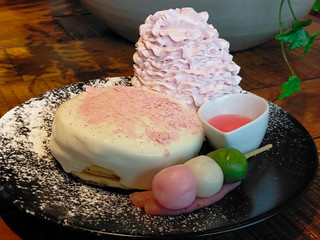 「Eggs’n Things（エッグスンシングス） 桜パンケーキ 1食」のクチコミ画像 by ばぶたろうさん