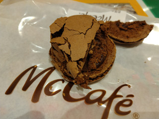 「マクドナルド マックカフェ バイ バリスタ マカロン チョコレート」のクチコミ画像 by ぴのこっここさん