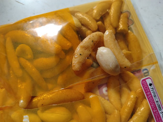「亀田製菓 亀田の柿の種 チャムス オリジナルスパイス風味 6袋」のクチコミ画像 by ぴのこっここさん