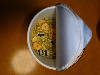 「サンヨー食品 サッポロ一番 カップスター ガーリックシュリンプ味 タテビッグ バットマンパッケージ カップ88g」のクチコミ画像 by がやきたさん