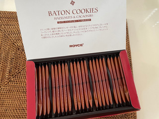 「ロイズ バトンクッキー ヘーゼルカカオ 箱25枚」のクチコミ画像 by だっきーさん