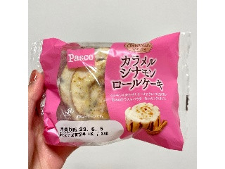 カラメルシナモンロールケーキ