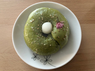 「Ano Bagle 抹茶もち桜あん ベーグル 一個」のクチコミ画像 by こつめかわうそさん