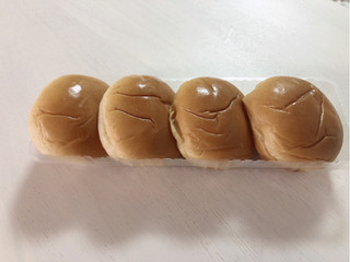 「ヤマザキ 薄皮 チーズクリームパン 袋4個」のクチコミ画像 by こつめかわうそさん
