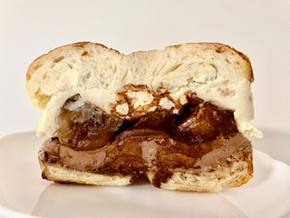 「ベーグルリコカフェ トーフクリチ・バナナ・チョコソース・ショコラクリームチーズ 1個」のクチコミ画像 by やにゃさん