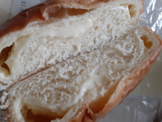 「セイコーマート Secoma 北海道チーズクリームパン 袋1個」のクチコミ画像 by もこもこもっちさん