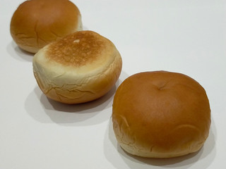 「ヤマザキ 薄皮 ローストアーモンド クリームパン 袋4個」のクチコミ画像 by ばぶたろうさん