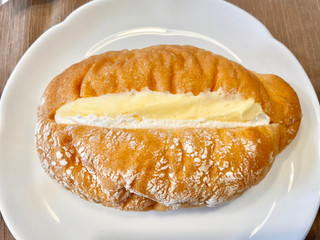 「ヤマザキ 生フランスパン ホイップクリーム＆練乳クリーム 袋1個」のクチコミ画像 by やにゃさん