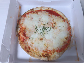 「サイゼリヤ バッファローモッツァレラのピザ 通常サイズ」のクチコミ画像 by こつめかわうそさん