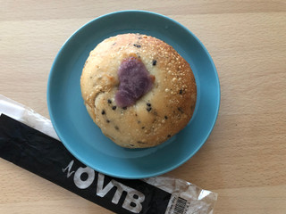「バニトイベーグル 紫芋セサミベーグル」のクチコミ画像 by こつめかわうそさん