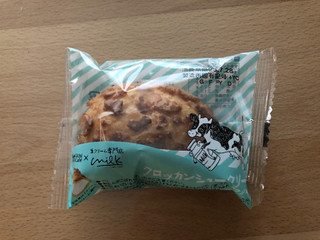 「ローソン Uchi Cafe’ × Milk クロッカンシュークリーム ミルククリーム」のクチコミ画像 by こつめかわうそさん