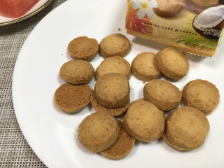 「シェリエ サクッと食感のココナッツクッキー 60g」のクチコミ画像 by レビュアーさん