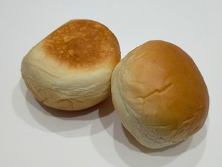 「ヤマザキ 薄皮 チーズカスタード クリームパン 袋4個」のクチコミ画像 by ばぶたろうさん