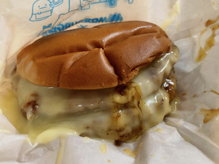 「モスバーガー とびきりハンバーグサンド ダブルとびきりチーズ 北海道産ゴーダチーズ使用」のクチコミ画像 by くっっきーさん