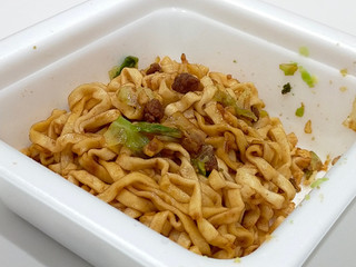 「明星食品 一平ちゃん汁なしうどん すき焼き味 カップ118g」のクチコミ画像 by ばぶたろうさん