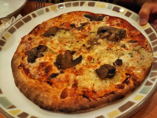 「サイゼリヤ 野菜ときのこのピザ」のクチコミ画像 by なんやかんやさん