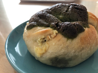 「AZU BAGEL 宇治抹茶ダマンド＆抹茶あん ホワイトチョコ クリームチーズ」のクチコミ画像 by こつめかわうそさん