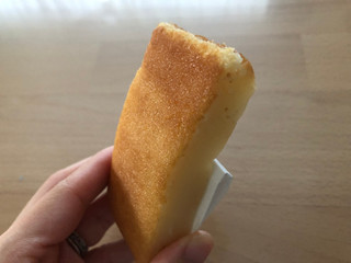 「セブン-イレブン ココナッツバター餅」のクチコミ画像 by こつめかわうそさん