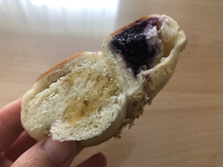 「maru bagel ブルーベリーレアチーズ 一個」のクチコミ画像 by こつめかわうそさん