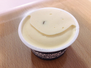 「シャトレーゼ PREMIUM 発酵バター ラムレーズンアイス 82ml」のクチコミ画像 by こつめかわうそさん